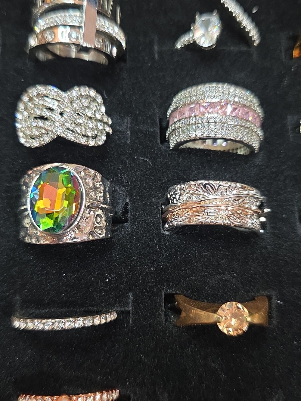 RESELLERS! LOT OF 50 HIGH QUALITY FASHION RINGS ALL IN EXCELLENT CONDITION - Picture 13 of 15